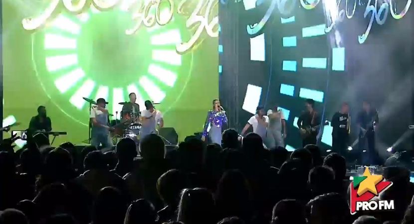 bandicam 2017-10-03 21-56-29-309 - 01 Alina scena concert