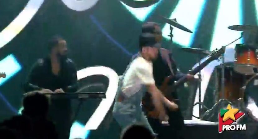 bandicam 2017-10-03 21-56-31-578 - 01 Alina scena concert