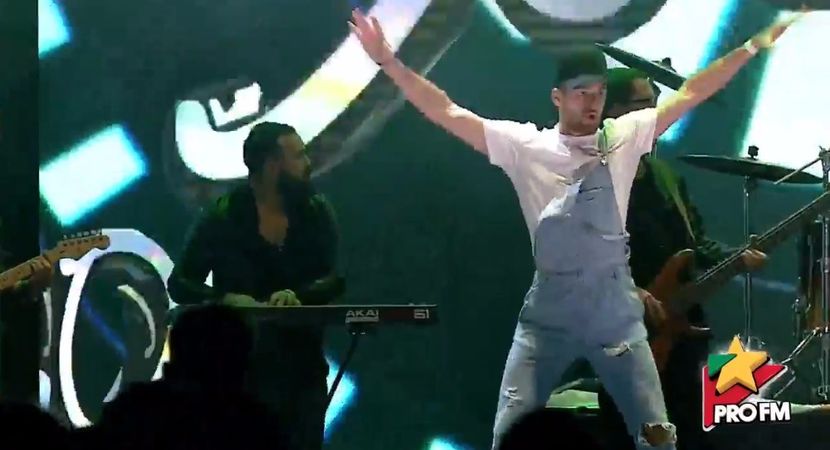 bandicam 2017-10-03 21-56-32-179 - 01 Alina scena concert