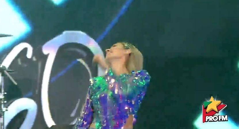 bandicam 2017-10-03 21-56-33-247 - 01 Alina scena concert