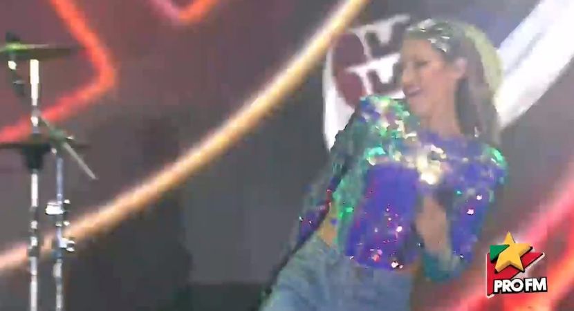 bandicam 2017-10-03 21-56-39-863 - 01 Alina scena concert