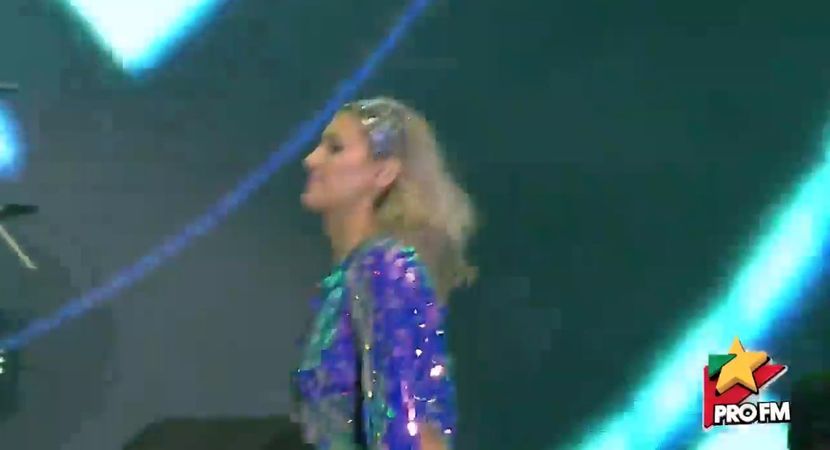 bandicam 2017-10-03 21-56-40-579 - 01 Alina scena concert