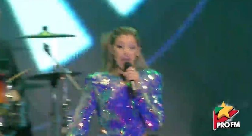 bandicam 2017-10-03 21-56-40-934 - 01 Alina scena concert