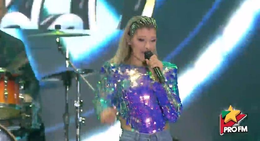 bandicam 2017-10-03 21-56-41-489 - 01 Alina scena concert