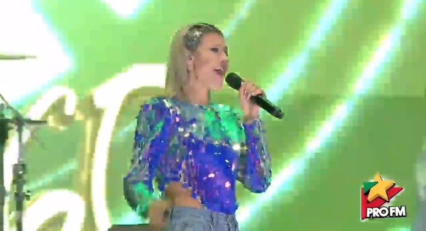 bandicam 2017-10-03 21-56-42-276 - 01 Alina scena concert