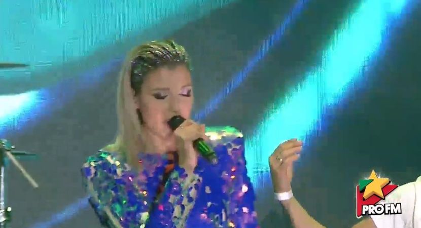 bandicam 2017-10-03 21-56-56-423 - 01 Alina scena concert