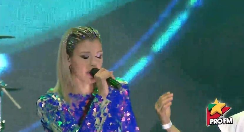 bandicam 2017-10-03 21-56-56-652 - 01 Alina scena concert