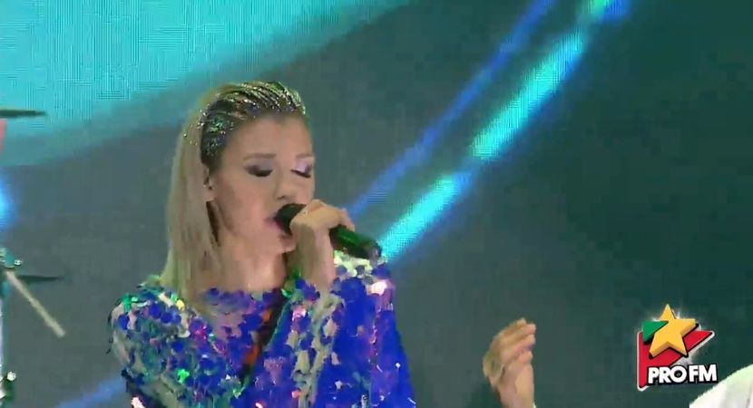 bandicam 2017-10-03 21-56-56-756 - 01 Alina scena concert