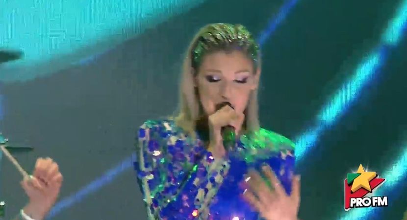 bandicam 2017-10-03 21-56-57-268 - 01 Alina scena concert