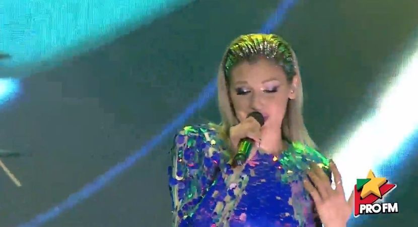 bandicam 2017-10-03 21-56-57-637 - 01 Alina scena concert