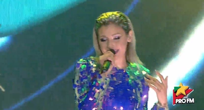 bandicam 2017-10-03 21-56-57-811 - 01 Alina scena concert