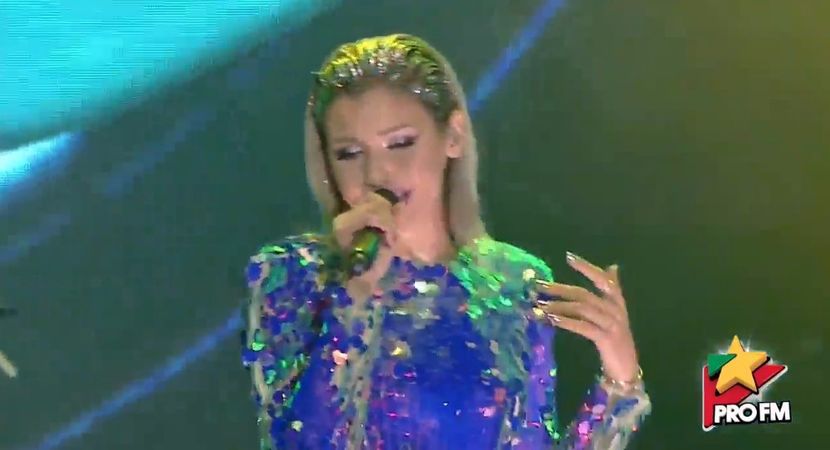 bandicam 2017-10-03 21-56-58-127 - 01 Alina scena concert