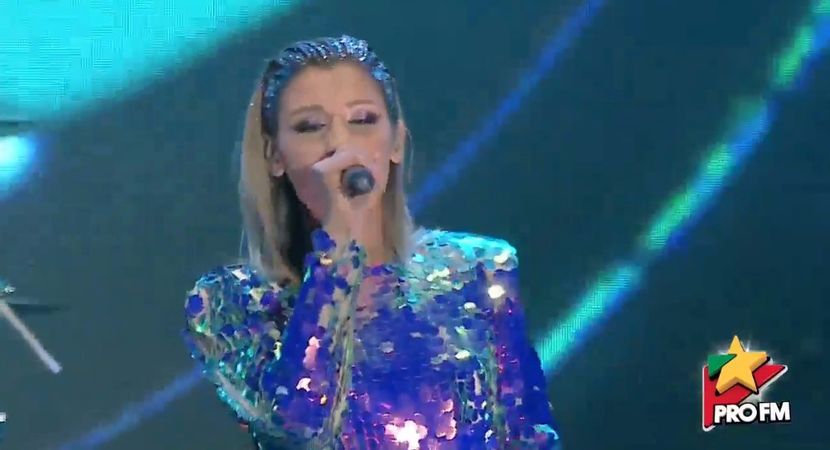 bandicam 2017-10-03 21-56-58-714 - 01 Alina scena concert