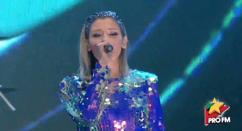 bandicam 2017-10-03 21-56-58-914 - 01 Alina scena concert