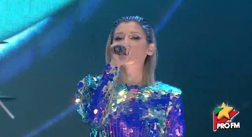 bandicam 2017-10-03 21-56-59-328 - 01 Alina scena concert