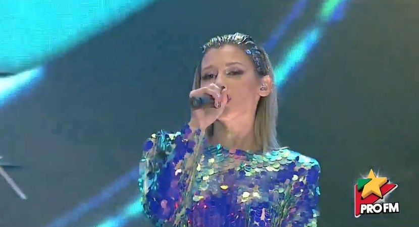 bandicam 2017-10-03 21-56-59-914 - 01 Alina scena concert