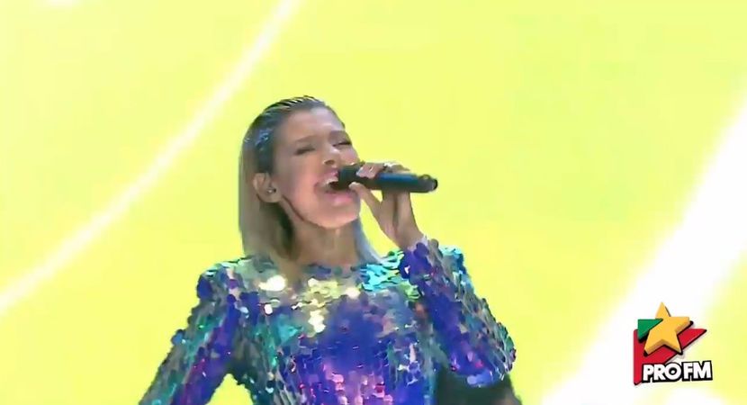 bandicam 2017-10-03 21-57-09-570 - 01 Alina scena concert