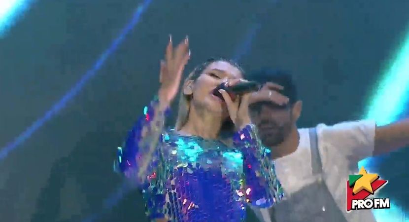 bandicam 2017-10-03 21-57-10-357 - 01 Alina scena concert