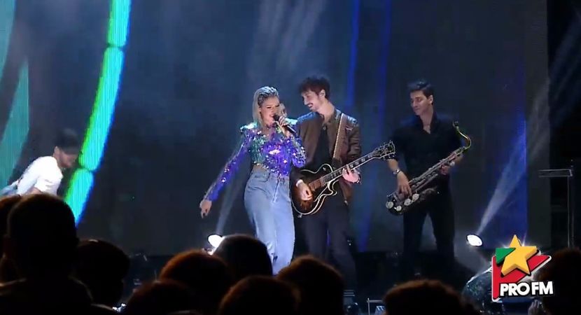 bandicam 2017-10-03 21-57-47-106 - 01 Alina scena concert