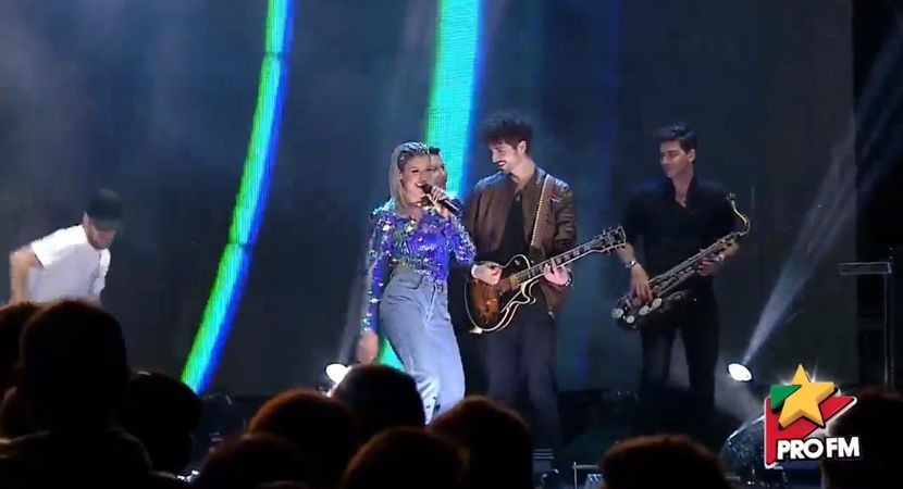 bandicam 2017-10-03 21-57-47-373 - 01 Alina scena concert