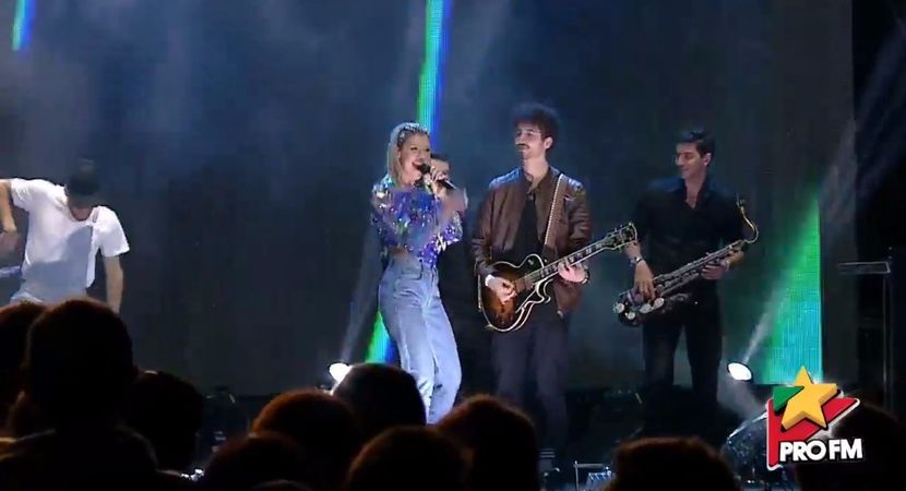 bandicam 2017-10-03 21-57-47-558 - 01 Alina scena concert