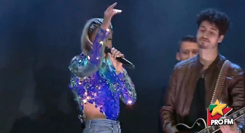 bandicam 2017-10-03 21-57-47-755 - 01 Alina scena concert