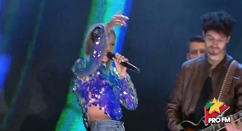 bandicam 2017-10-03 21-57-47-933 - 01 Alina scena concert