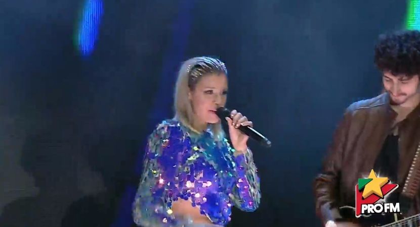 bandicam 2017-10-03 21-57-48-159 - 01 Alina scena concert