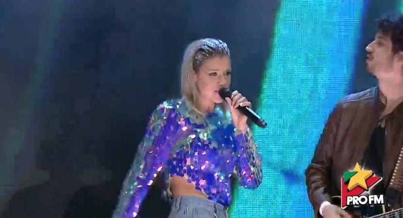 bandicam 2017-10-03 21-57-48-585 - 01 Alina scena concert