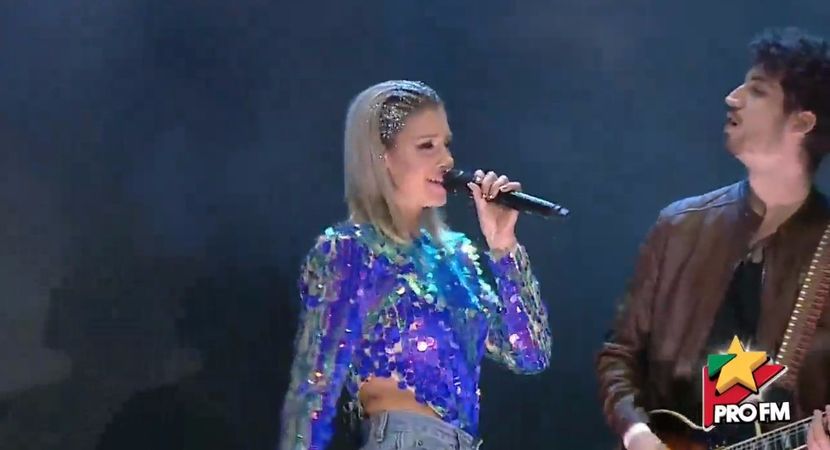 bandicam 2017-10-03 21-57-48-776 - 01 Alina scena concert