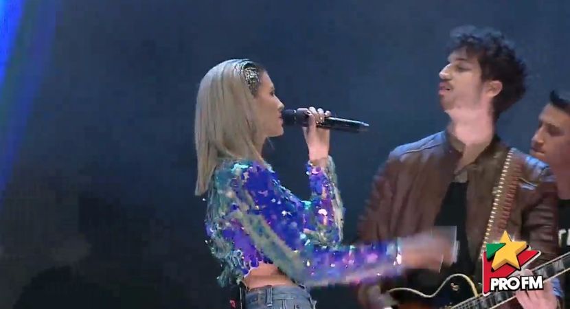 bandicam 2017-10-03 21-57-49-175 - 01 Alina scena concert