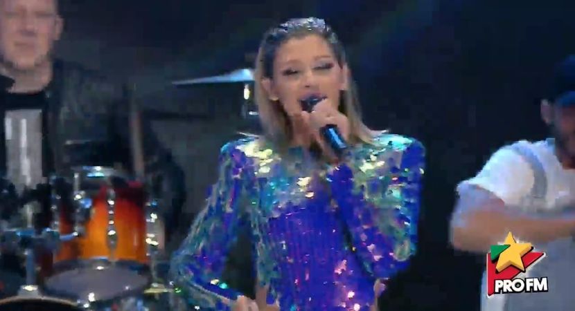 bandicam 2017-10-03 21-57-59-718 - 01 Alina scena concert