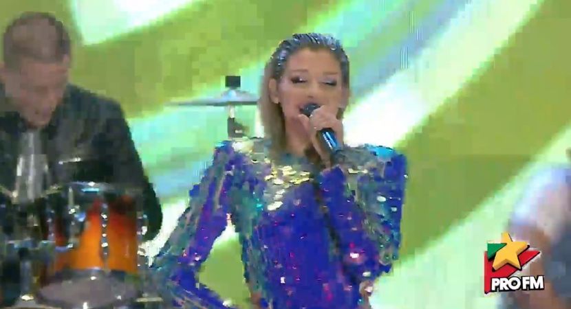 bandicam 2017-10-03 21-58-00-515 - 01 Alina scena concert