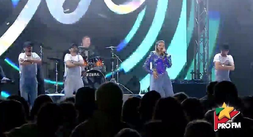 bandicam 2017-10-03 21-58-00-870 - 01 Alina scena concert