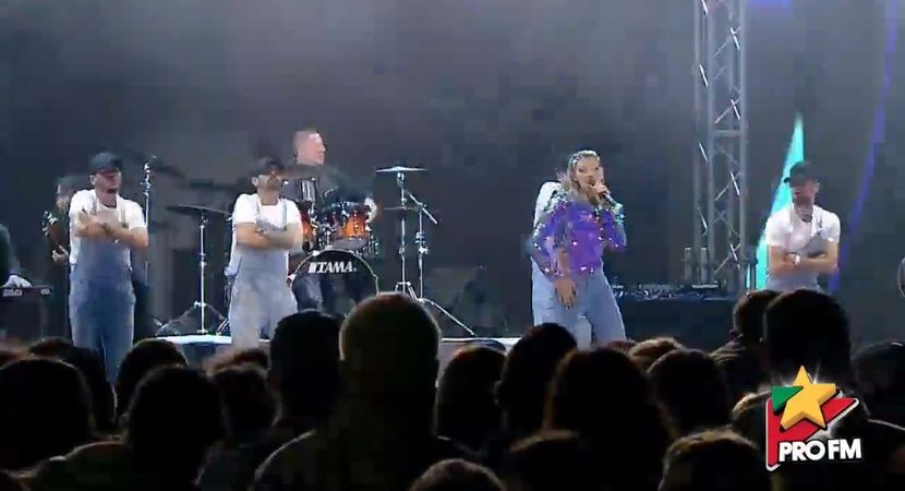 bandicam 2017-10-03 21-58-01-066 - 01 Alina scena concert