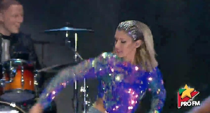 bandicam 2017-10-03 21-58-09-405 - 01 Alina scena concert