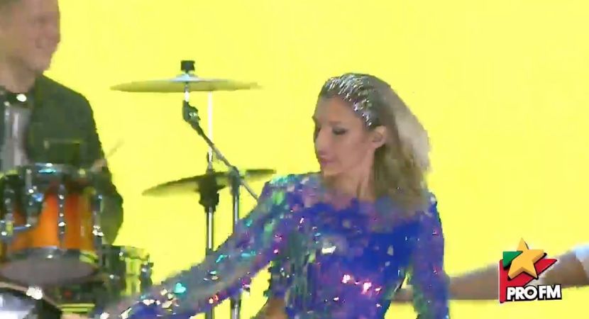 bandicam 2017-10-03 21-58-09-580 - 01 Alina scena concert