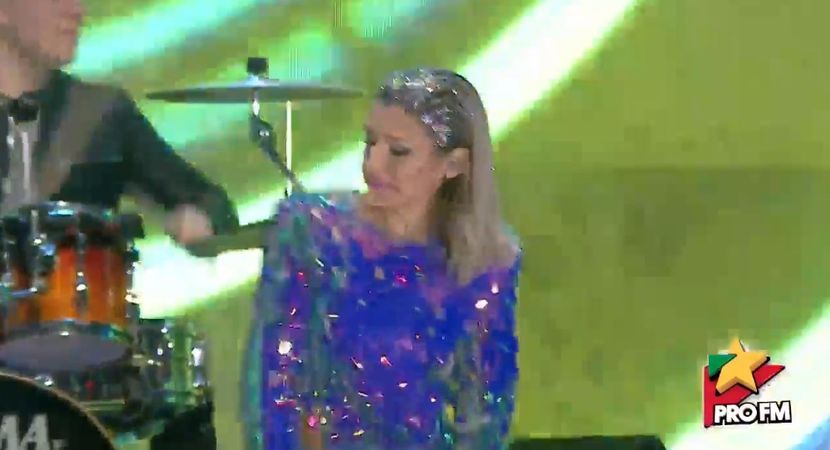 bandicam 2017-10-03 21-58-09-815 - 01 Alina scena concert