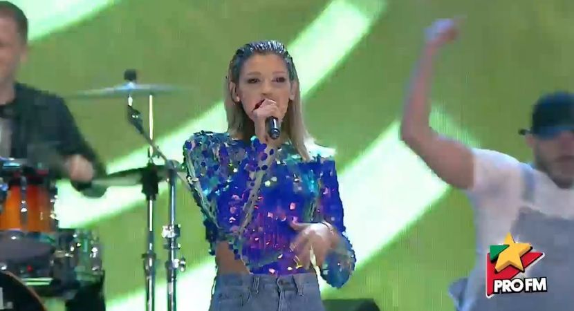 bandicam 2017-10-03 21-58-29-060 - 01 Alina scena concert