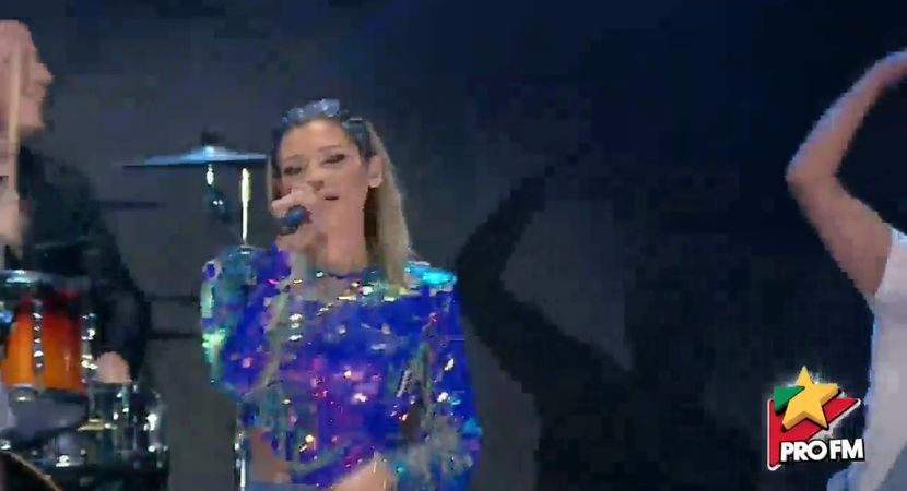 bandicam 2017-10-03 21-58-29-645 - 01 Alina scena concert