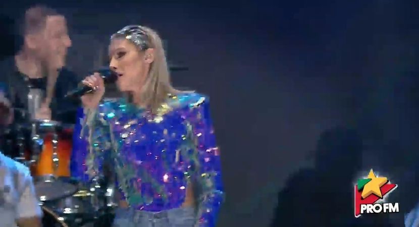 bandicam 2017-10-03 21-58-30-069 - 01 Alina scena concert