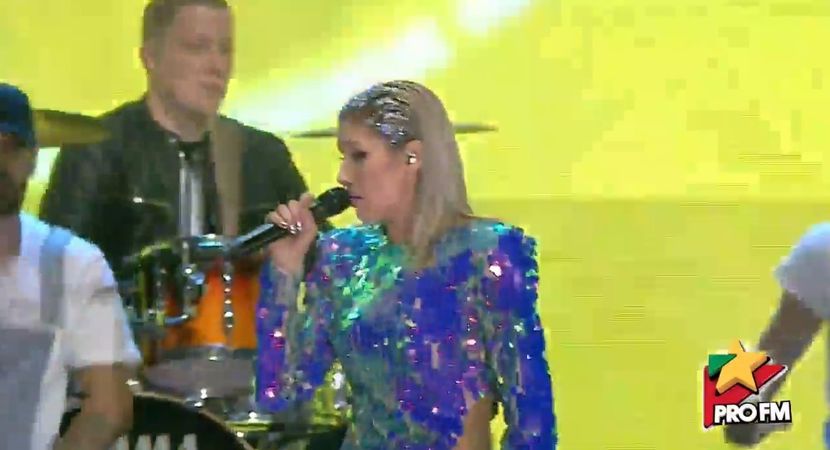 bandicam 2017-10-03 21-58-30-504 - 01 Alina scena concert