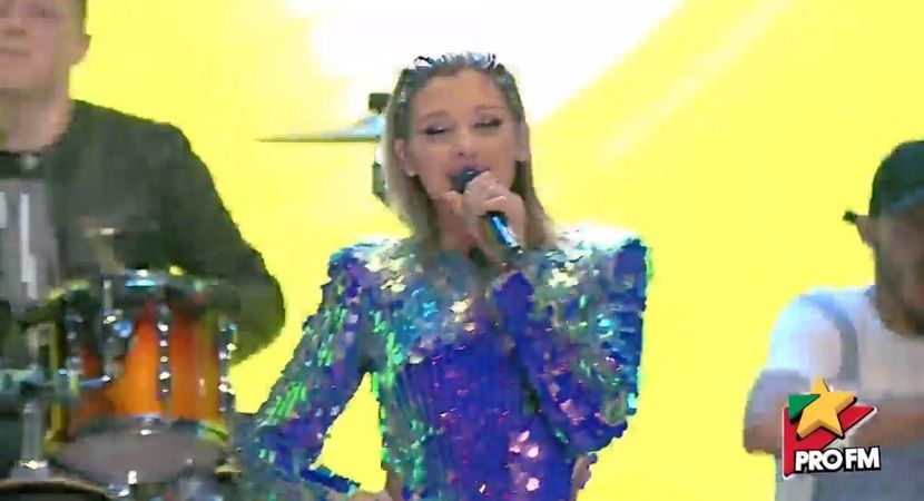 bandicam 2017-10-03 21-57-59-899 - 01 Alina scena concert