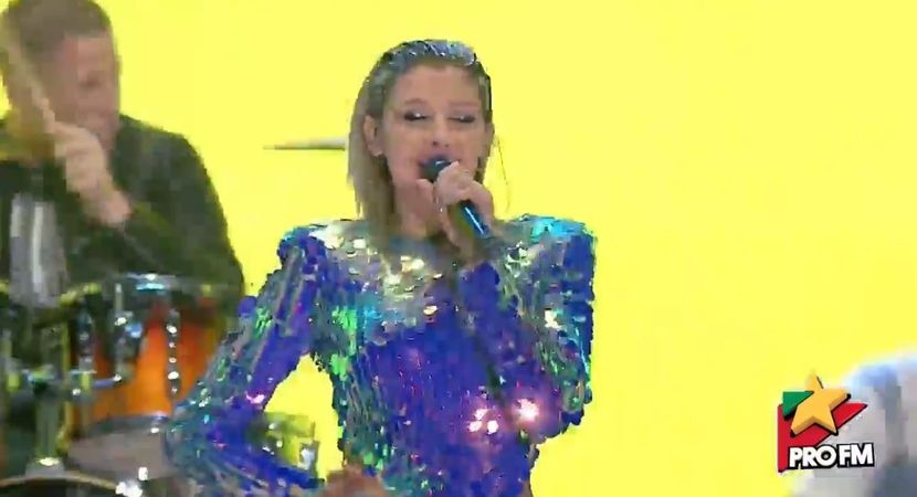 bandicam 2017-10-03 21-58-00-252 - 01 Alina scena concert