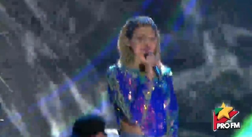 bandicam 2017-10-03 21-58-20-625 - 01 Alina scena concert