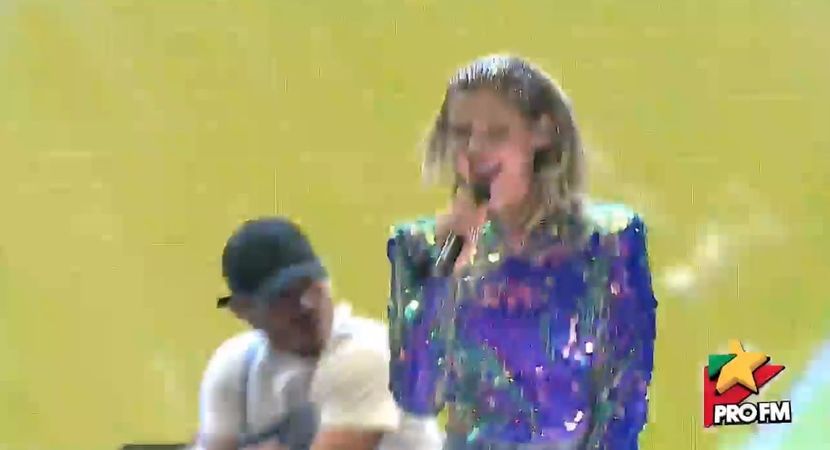 bandicam 2017-10-03 21-58-20-993 - 01 Alina scena concert