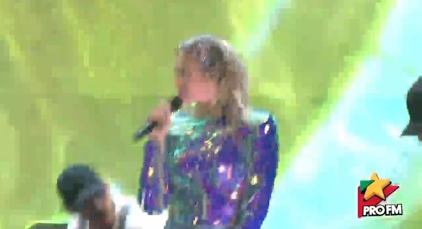 bandicam 2017-10-03 21-58-21-421 - 01 Alina scena concert