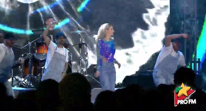 bandicam 2017-10-03 21-58-26-623 - 01 Alina scena concert