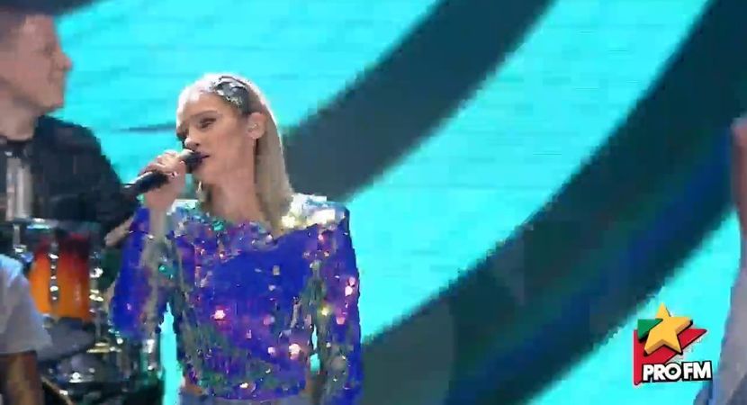 bandicam 2017-10-03 21-58-29-869 - 01 Alina scena concert