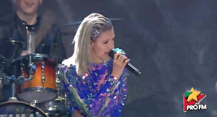 bandicam 2017-10-03 21-58-41-406 - 01 Alina scena concert